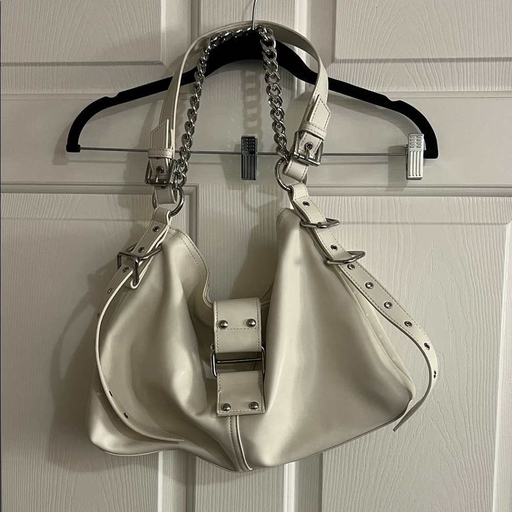 Steve Madden Off-White Shoulder Bag with Chain Detail **Free Cosmetic Gift**